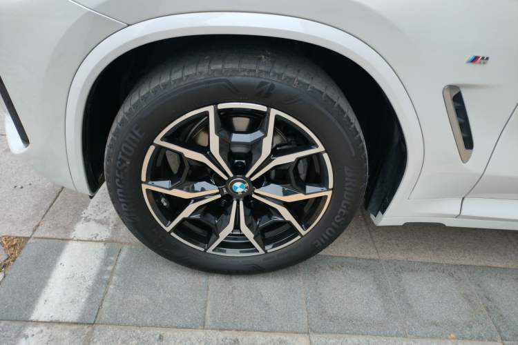 Used BMW X3 2023 xDrive25i M Sport Package Left Front Wheel Hub