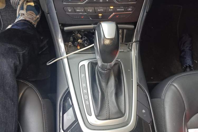 Used Ford Edge 2018 EcoBoost 245 Two-Wheel-Drive Titanium 7-Seater China V Standard Gear Lever