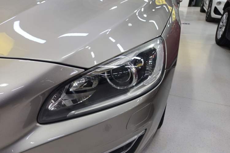 Used Volvo V60 2015 T5 Zhiya Edition