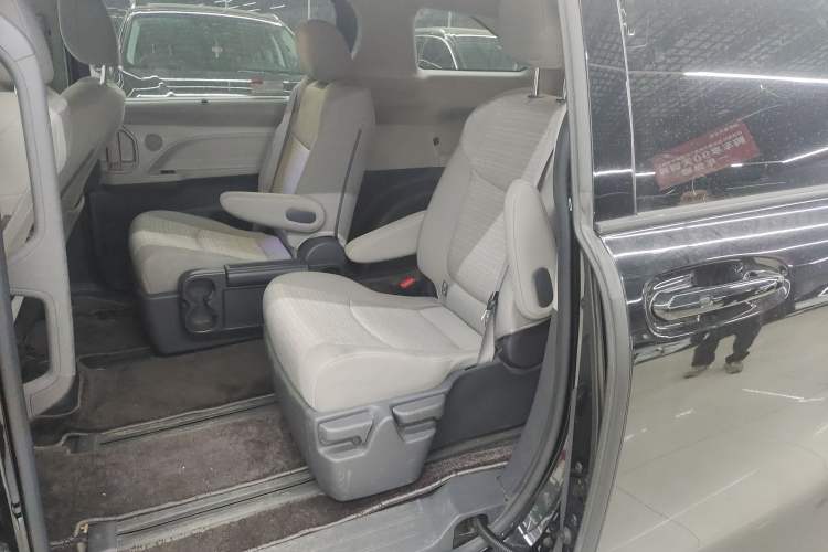 Used Toyota SIENNA 2023 2.5L Hybrid Comfort Edition