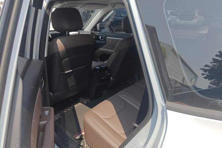 Used Wuling Xingguang 560 New Energy 2026 Model, Pure Electric, 500 km, Luxury Version Left Rear Seat