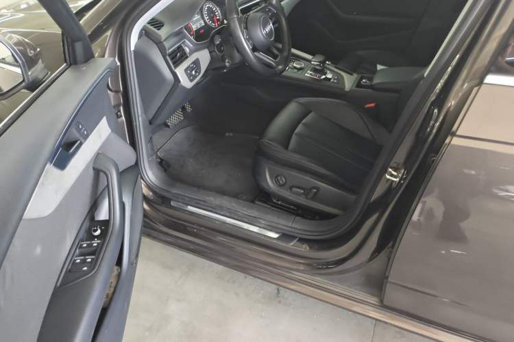 Used Audi A4L 2017 40 TFSI Ambition Edition Driver Seat