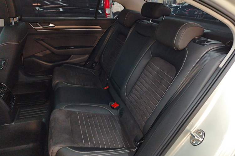 Used Volkswagen Magotan 2021 330TSI DSG 30th Anniversary Edition Left Rear Seat