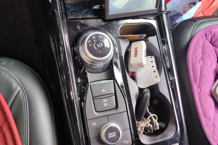 Used Ford Explorer 2020 EcoBoost 285 4x4 Trend Edition 7-Seater Gear Lever