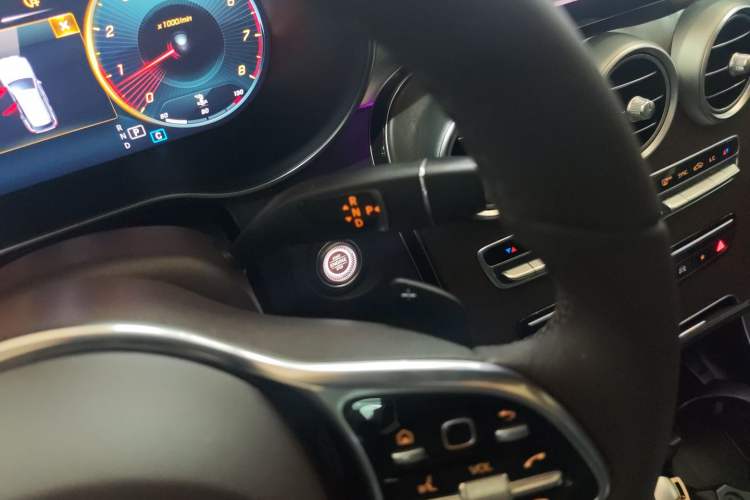 Used Mercedes-Benz GLC 2020 Facelift GLC 260 L 4MATIC Luxury Edition Gear Lever