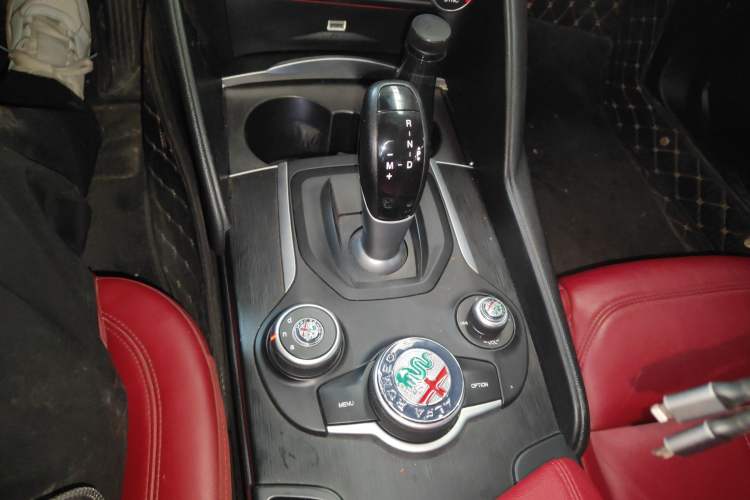 Used Alfa Romeo Giulia 2017 2.0T 200HP Luxury Edition
