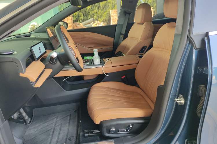 Used Geely Galaxy 8 2025 130km EM-P Exploration Edition
