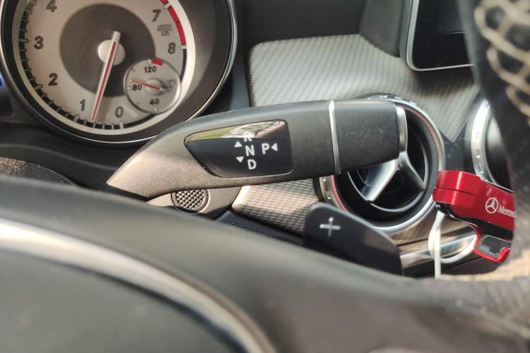 Used Mercedes-Benz GLA 2017 GLA 220 4MATIC Fashion Model Gear Lever