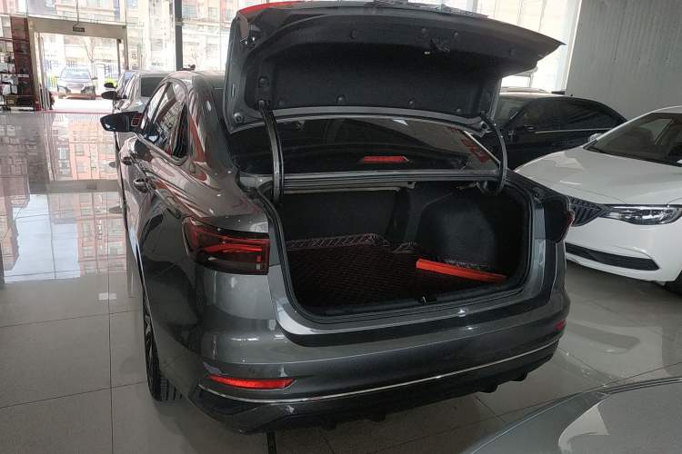 Used Geely Auto Emgrand 2023 4th Generation Champion Edition 1.5L CVT Luxury Model Trunk