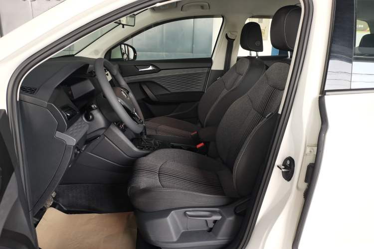 Used Volkswagen Tharu 2022 280TSI Two-Wheel Drive Trend Edition Left Front Seat