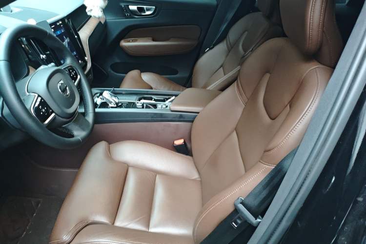 Used Volvo XC60 2023 B5 4x4 Smart Luxury Edition Left Front Seat