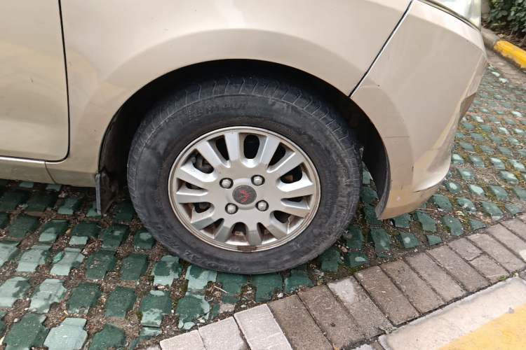 Used Wuling Rongguang V 2018 1.5L Standard Version Right Front Wheel Hub