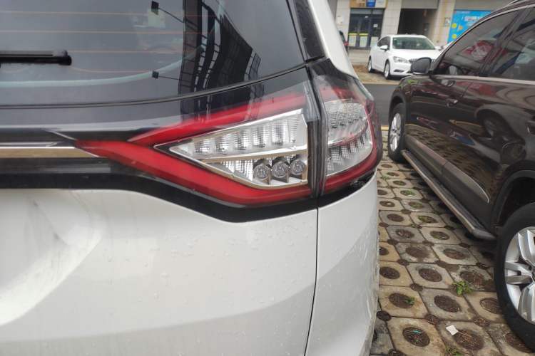 Used Ford Edge 2018 Facelifted EcoBoost 245 Two-Wheel-Drive Platinum Edition 5 Seats China V Emission Standard