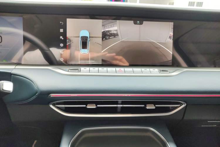 Used VOYAH FREE 2024 Ultra-Long Range Intelligent Driving Version Audio And AC Panel