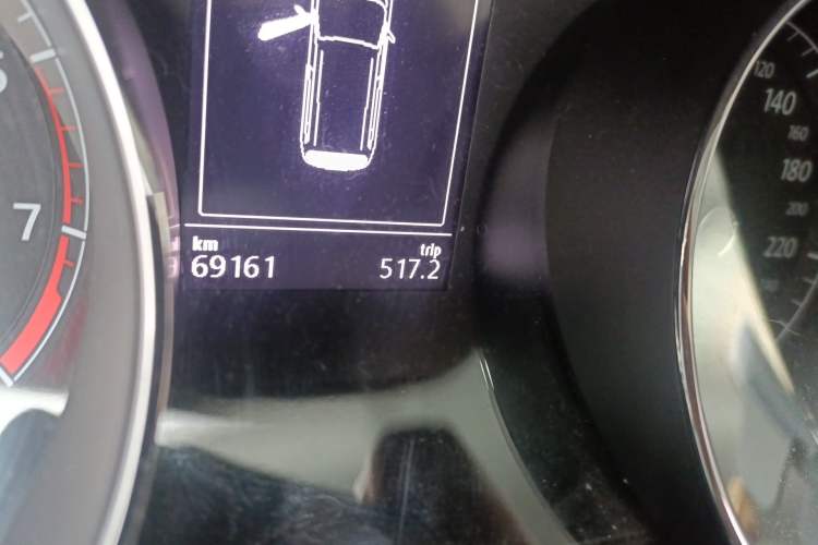 Used Volkswagen Touran 2018 Volkswagen Touran L 280TSI DSG Boundary Edition 7 Seats China VI Standard Odometer Close Up