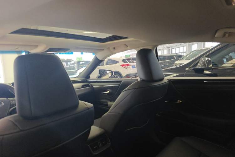 Used Lexus ES 2023 200 Excellence Edition
