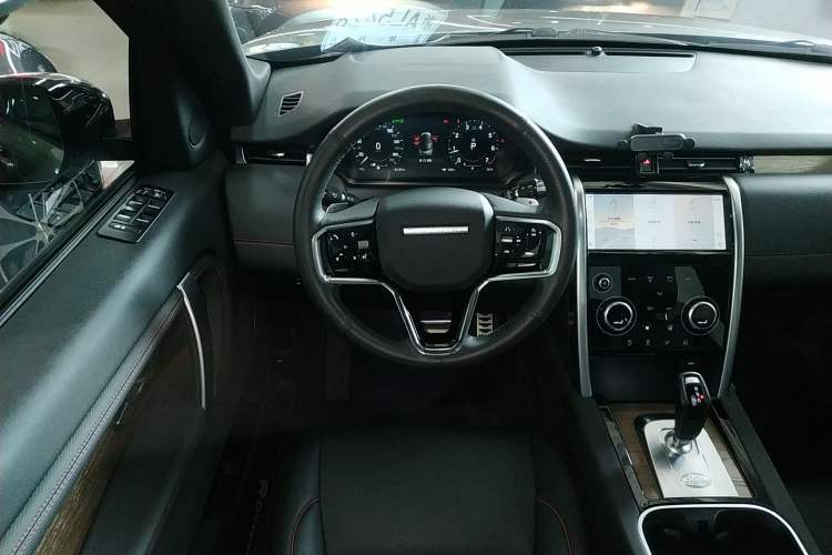 Used Land Rover Discovery Sport 2022 249 PS R-Dynamic S Performance Edition 5 Seats Steering Wheel