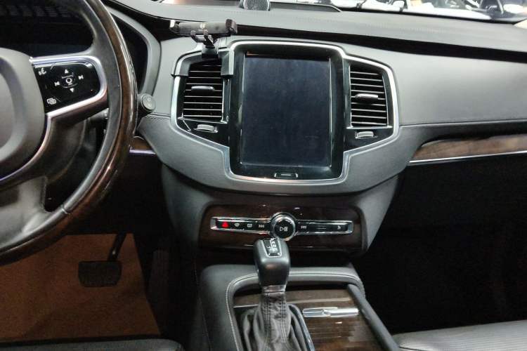 Used Volvo XC90 2015 T6 Prestige 7-Seater Audio And AC Panel