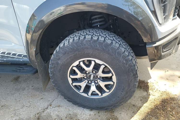 Used Ford F-150 Raptor 2023 3.5T Raptor Snowy Ice Edition Right Front Wheel Hub