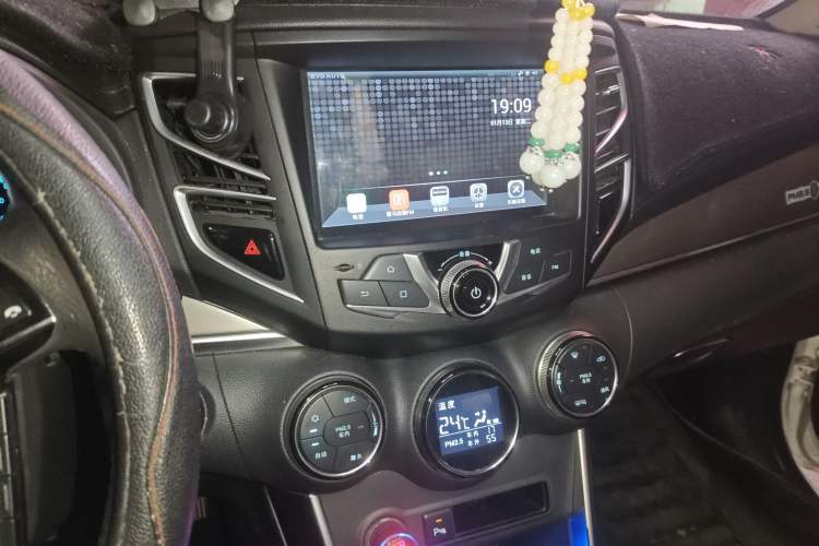 Used BYD Song 2017 Gaishe Upgrade Edition 1.5TID Automatic Elite Model Audio And AC Panel