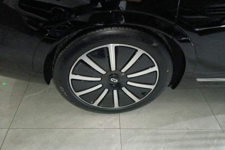 Used Hima AITO M9 2025 Extended-Range Max Version 52 kWh 6-Seater Edition Exterior 5