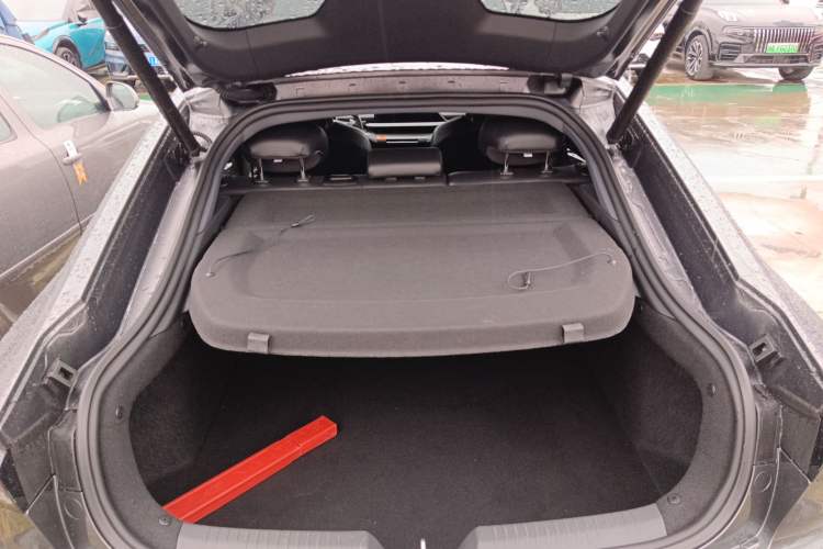 Used CHANGAN UNI-V 2022 1.5T Prestige Version Trunk