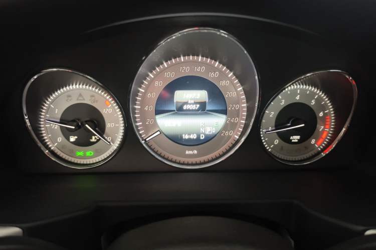 Used Mercedes-Benz GLK-Class 2013 GLK 300 4MATIC Dynamic Sunroof Model Instrument Cluster