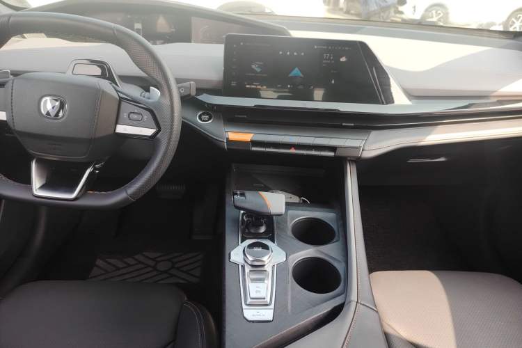 Used CHANGAN UNI-V 2022 1.5T Smart Navigation Version
