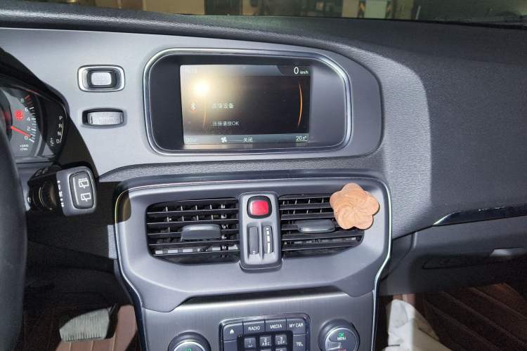 Used Volvo V40 2013 2.0T Zhiyi Edition