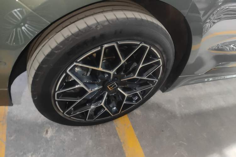 Used Zeekr 001 2025 WE Edition 100 kWh Rear-Wheel Drive