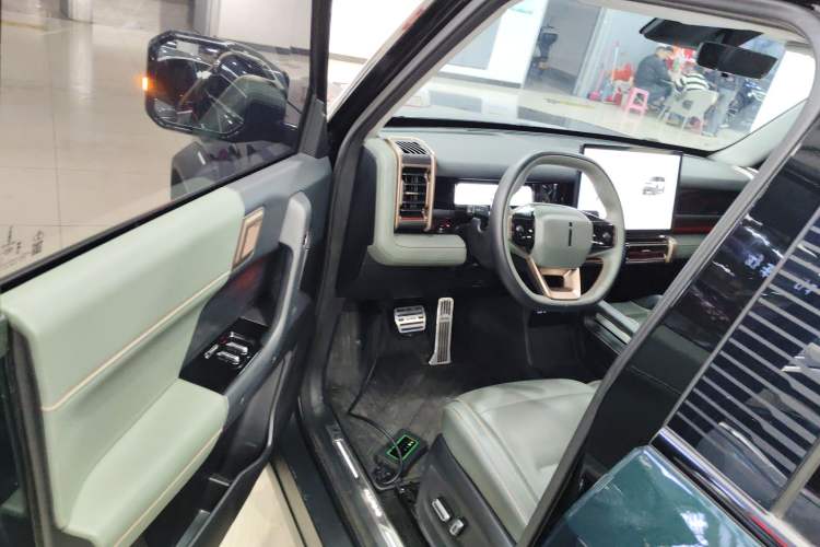 Used iCAR 03 2024 501km Four-wheel Drive Long-Range Advanced Version Driver Seat