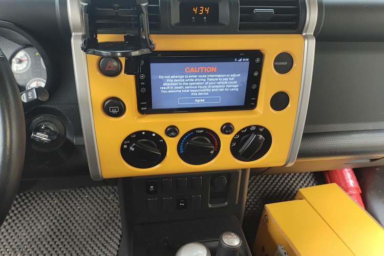 Used Toyota FJ Cruiser 2018 4.0 Automatic Middle East Audio And AC Panel