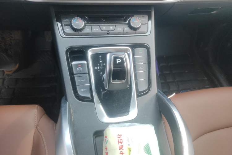 Used Geely Auto Emgrand X7 Sport 2021 1.8TD DCT Two-Wheel Drive Asian Games Edition Gear Lever