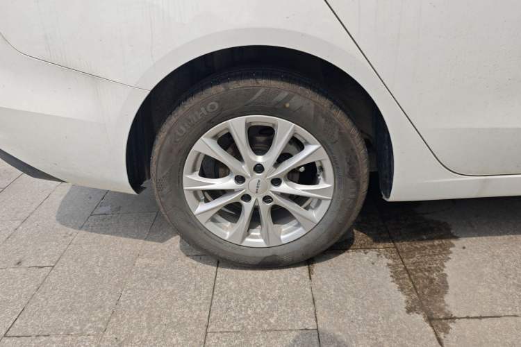 Used Roewe i5 2026 Model 1.5L Manual Comfort Version Right Rear Wheel Hub