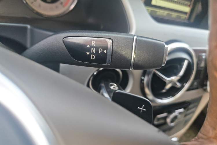 Used Mercedes-Benz GLK-Class 2013 GLK 300 4MATIC Dynamic Sunroof Model