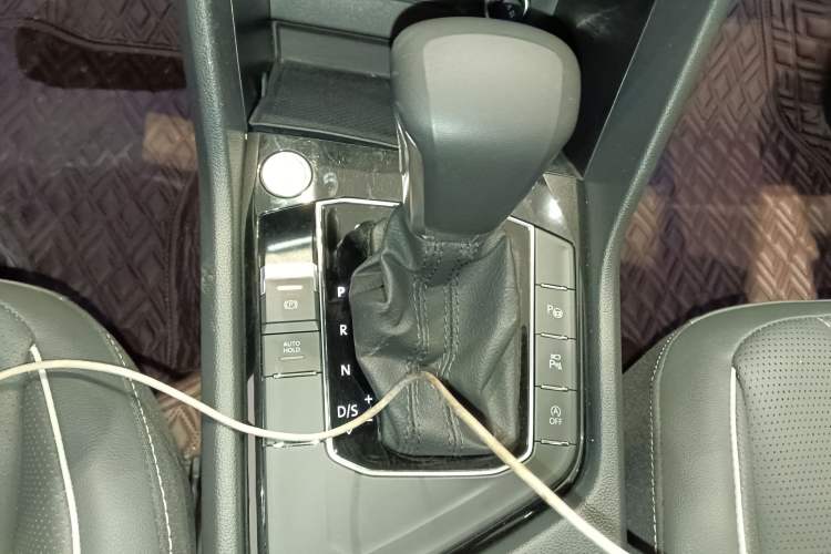 Used Volkswagen Tiguan L 2022 330TSI Automatic Two-Wheel Drive R-Line Enhanced Edition
