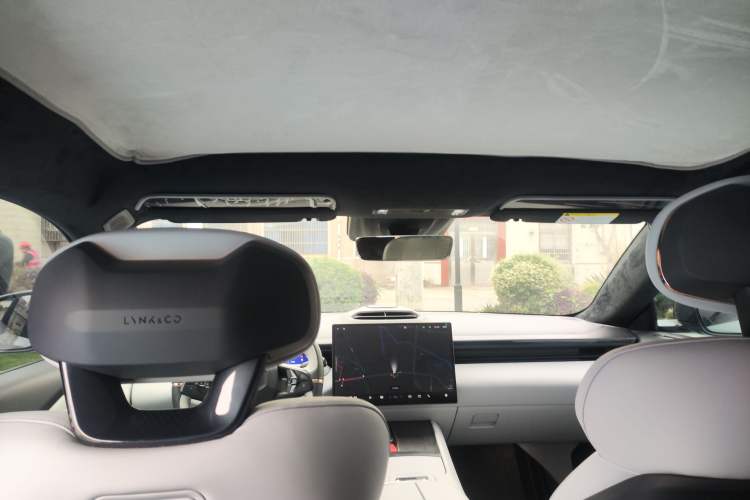 Used Lynk & Co Z10 2025 95 kWh 766 km Range Rear-Wheel Drive Max