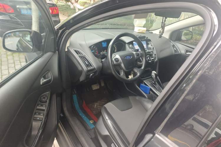 Used Ford Focus 2012 Sedan 1.6L Automatic Fashion Edition