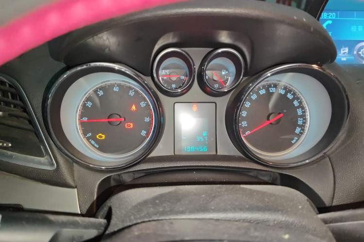 Used Buick Encore 2014 1.4T Automatic Two-Wheel Drive Urban Elite Model Instrument Cluster