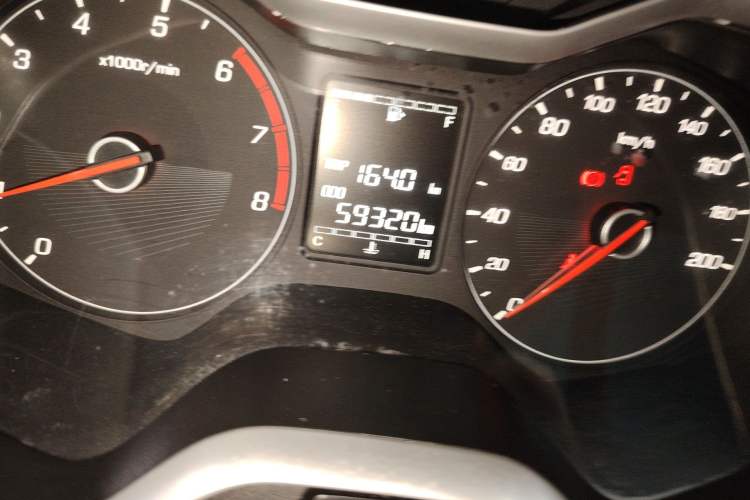 Used Baojun 310 2017 1.5L Manual Fashion Model Odometer Close Up