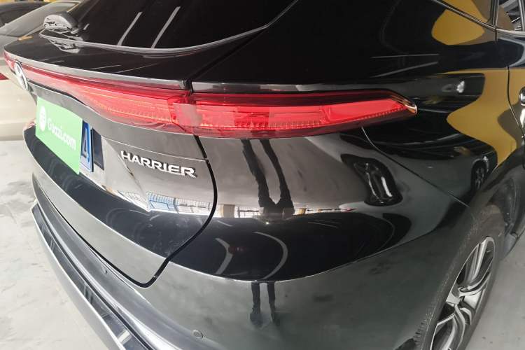 Used Toyota Harrier 2022 2.0L CVT Two-Wheel Drive Luxury Edition
