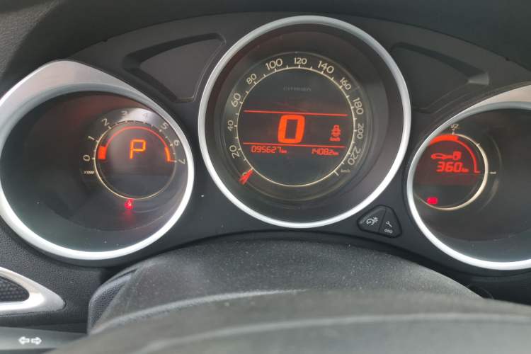 Used Citroen C4L 2014 1.8L Intelligent Drive Automatic Dynamic Model Odometer Close Up