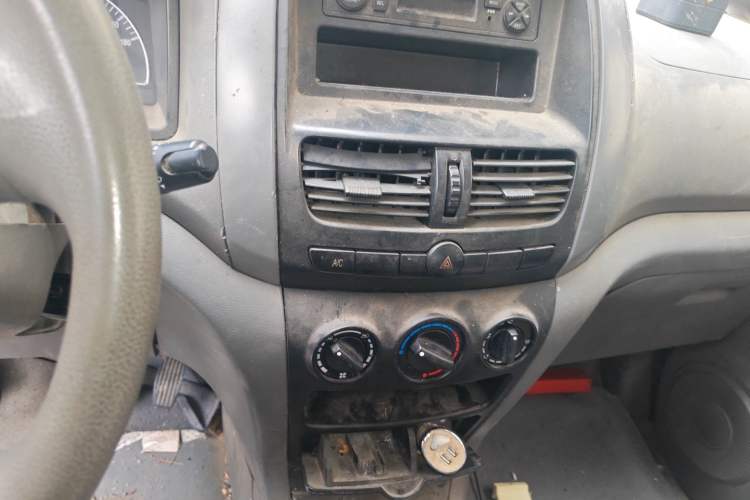 Used Dongfeng Shuaike 2011 1.5L Manual Standard Model 7 Seats China IV Standard
