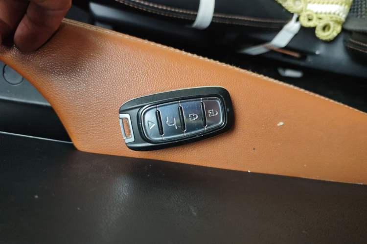 Used Land X2 2017 1.6L Automatic Sharp Edition
