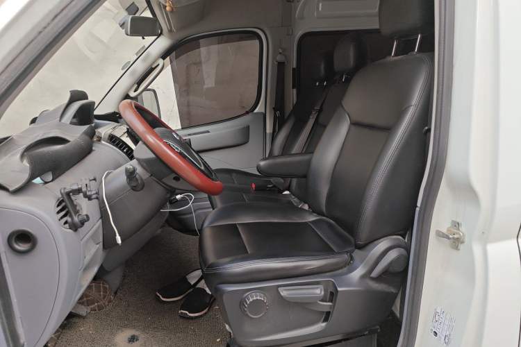 Used SAIC MAXUS Xintu V80  Left Front Seat