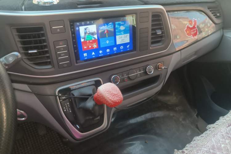 Used SAIC MAXUS Xintu V80 2020 2.0T AMT PLUS City Edition Short Wheelbase Ultra-Low Roof 5/6-Seater Audio And AC Panel