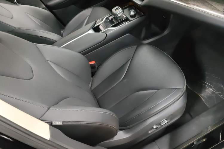 Used Hongqi E-QM5 2021 Charging Version Flagship Edition Right Front Seat