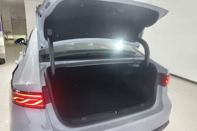 Used Chery Fengyun A8L 2025 1.5 TGDI 145 km Luxury Version
