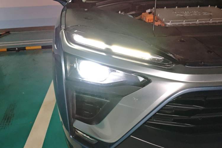 Used Nio ES8 2018 355 km Base Version 6-Seater Edition Right Front Headlight