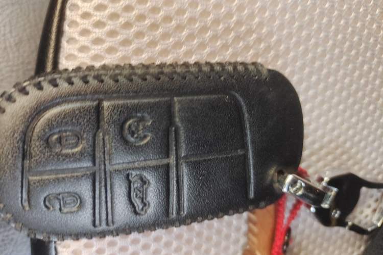 Used Jeep Cherokee 2019 2.0T Four-Wheel Drive Explorer Edition China VI Emission Standard
